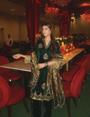 Meher Taluja Instagram - Lohri outfit inspo💚

Wearing : @dohrindia