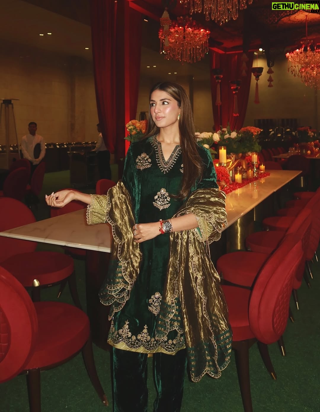 Meher Taluja - 3.1K Likes - Lohri outfit inspo💚

Wearing : @dohrindia