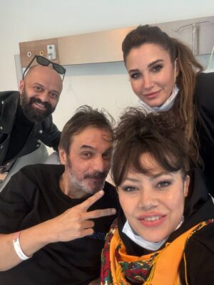 Mehtap Bayri Instagram - Canım @ufukozkan1975 ım iyi daha da iyi olacak 🙏bu süreçte sevenlerinden yoğun destek görmekte ancak öncelik sektörden tanıdığı , beraber çalıştığı arkadaşlarımızın donör olarak destek vermeleri .kan grubu 0rh  ve Brh  olan kişiler kardeşi @umutozkan55 ile ve benimle iltişime geçerse çok seviniriz 🙏