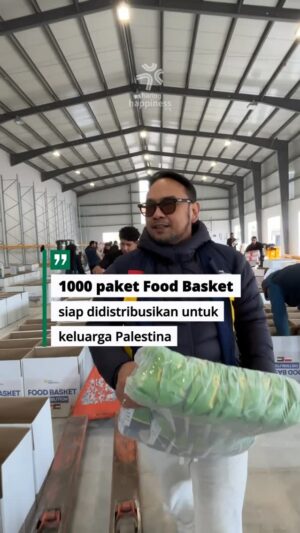 Meisya Siregar Instagram - Melintasi batas negeri, menyampaikan kehangatan untuk keluarga Palestina🎁
Bersama @meisya__siregar, @bebi_romeo dan ketiga buah hati, kami menjalankan SharingHappiness Winter Mission for Palestine di Zarqa, Jordan. Belajar langsung tentang empati, kepedulian, dan arti berbagi bersama pengungsi Palestina.
Di tengah musim dingin ini, para pengungsi tak memiliki perlengkapan dan kebutuhan dasar untuk bertahan. Tapi alhamdulillah kebaikanmu menghangatkan😊
Ikuti perjalanan kami mengantarkan kebaikanmu ya #TemanBerbagi ! Tunggu video selanjutnya, karena perjalanan ini baru dimulai✈️