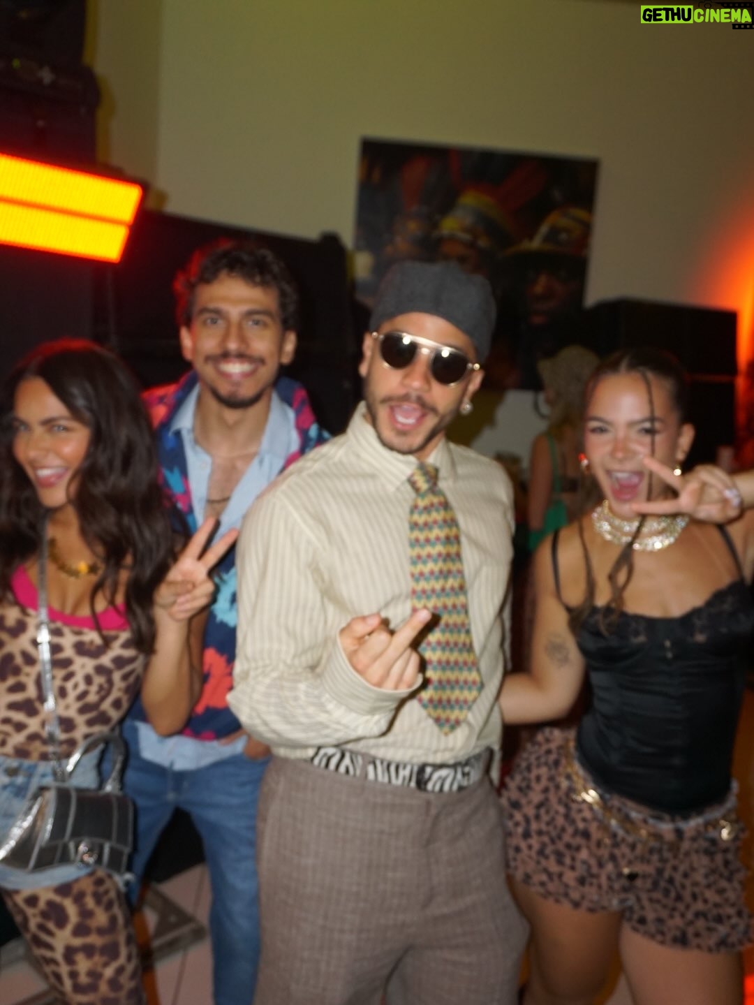 Mel Maia - 542.3K Likes - Mirna, Suzy, Búfalo, Esqueleto, Profeta e Tamires com looks duvidosos pra vocês!!!!!!! 🤪