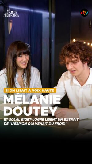 Mélanie Doutey Instagram - 📚Cette semaine, « Si on lisait à voix haute » nous a entraînés du côté du théâtre de la Scala, à Paris, où l’on retrouve la comédienne Mélanie Doutey, qui a fait lire à un ancien finaliste de notre grand concours, Solal Biget-Logre, un extrait du grand roman d’espionnage de John le Carré : « L’espion qui venait du froid ».
.
📺(Re)voir l’émission en intégralité sur la plateforme france.tv : lien dans la bio de notre profil.
.
#lagrandelibrairie #lecture #johnlecarre @melaniedouteyofficiel @sionlisaitavoixhaute @atrapenard @lascala.paris @francetelevisions @france.tv