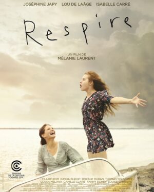 Mélanie Laurent Instagram - Il y a 10 ans sortait au cinéma le deuxième long-métrage réalisé par Mélanie, "Respire" ❤️

Adapté du roman éponyme d' @annesophie_brasme (à lire !), le film raconte l'amitié fusionnelle entre Charlie et Sarah, avant que cette dernière se montre possessive et manipulatrice. 

La dynamique entre Charlie et Sarah est magnifiquement rendue et chaque scène semble capter la tension sous-jacente d’une amitié qui vire à l’obsession et à la violence psychologique. 

"Respire" ne tombe jamais dans le mélodrame, mais préfère offrir une vision juste et nuancée des effets du harcèlement, en montrant l’isolement de Charlie et la montée progressive de sa souffrance. 

La mise en scène, intime et immersive, place le spectateur au cœur de ce tourment psychologique, grâce à l'excellent travail fait sur le son et l'image. 

Mélanie réussit à créer un univers intense, où la tension se construit progressivement avant d'exploser dans toute sa puissance. 

À noter l'excellente musique du film signée @marcchouarain 

"Respire" marque aussi la deuxième collaboration entre Mélanie et son équipe technique, qui perdure au fil de ses différents projets. 

Dix ans plus tard Lou de Laage a joué dans la première pièce mise en scène par Mélanie "Le dernier testament" en 2017 ainsi que dans son 6ème film "Le Bal des folles" sorti en 2021 et Mélanie a joué dans le premier film de @josephinejapy en tant que réalisatrice "Qui brille au combat", dont le tournage vient de se terminer. 

Je vais m'arrêter ici car je pourrais parler de ce film pendant des heures. "Respire" est à voir absolument si vous ne l'avez pas encore vu ! Il est disponible en DVD/Blu-ray ou en VOD. 

Casting : Joséphine Japy, Lou de Laage, Isabelle Carré, Claire Keim, Radivoje Bukvic, Carole Franck, Roxane Duran. 

Crédits photos : Gaumont / Move Movie / Alice Dardun / Jérôme Plon