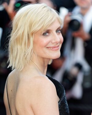 Mélanie Laurent Instagram - Mélanie attends the "Qui brille au combat" (directed by @josephinejapy) premiere at Cannes Film Festival

Dress : @giorgioarmani 
Styled by @barbaraloison 
Make up by @christophedanchaud_ 
Hair by @rodolfozubizarreta 
Nails by @so.chicbeauty @sophieesnard_ 
Jewelry : @fredjewelry