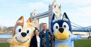 Melanie Zanetti Instagram - When Mum met Dad...in London! 🇬🇧💙

UK fans can catch Melanie Zanetti and Dave McCormack on @bbctheoneshow tonight 7pm BST and on BBC iPlayer.