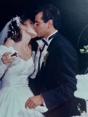 Melina Kanakaredes Instagram - Happy Anniversary Pete!! You started making me laugh and celebrate life and family just a “few” years ago… and I’m so grateful it never stops!! Love you with all my ♥️! Σ’ αγαπώ με όλη την καρδιά μου αγάπη μου ❤️Thought you and all the boys would love that first shot!