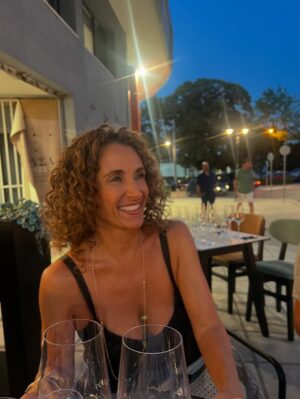 Melina Kanakaredes Instagram - Family!!!!!!! Joy! Hellas! Naousa Imathias! Wine!! Thalassa!! HOME!!!!!!! 🇬🇷💙 So beyond grateful for the blessings of culture and love of life! Ευγνώμων Και ευλογείσμένη💙🇬🇷🙏🏻 💙