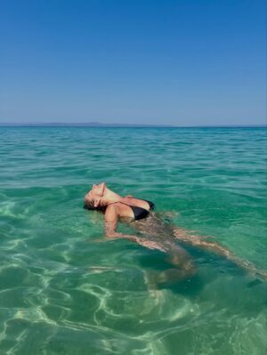 Melina Kanakaredes Instagram - Family!!!!!!! Joy! Hellas! Naousa Imathias! Wine!! Thalassa!! HOME!!!!!!! 🇬🇷💙 So beyond grateful for the blessings of culture and love of life! Ευγνώμων Και ευλογείσμένη💙🇬🇷🙏🏻 💙