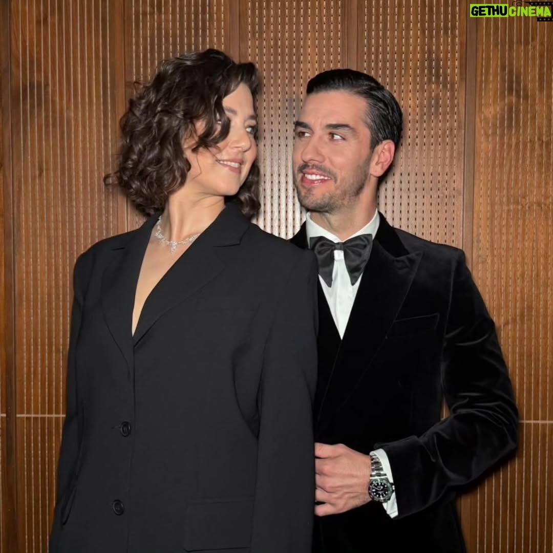 Melis Birkan - 41.9K Likes - Yakışıklı ve yetenekli kocamla bir kez daha gurur duyduğum ve bana şahane anlar yaşattığı bir geceydi @gqturkiye gecesi. Ve geceye hazırlanma aşamasında çok güzel insanlar tanıdım ve hepsine kocaman teşekkür ediyorum 🙏🫶 
 
 Styling : @ilknursereff ve ben 😊
 Takımım: @selfmetstudio 
 Makyajım: @hidayetkorkmaz_ 
 Saçım: @akinunalofficiall
 Takılarım: @hrndiamond 

Ve bütün gecemizi en başından beri organize eden canım @artistanbulmenajerlik ekibi @tugceakari @basrialbayrak ve #doruk hepinize çok çok teşekkür ederim 🫶 İyi ki varsınız 🎉