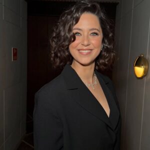Melis Birkan Instagram - Yakışıklı ve yetenekli kocamla bir kez daha gurur duyduğum ve bana şahane anlar yaşattığı bir geceydi @gqturkiye gecesi. Ve geceye hazırlanma aşamasında çok güzel insanlar tanıdım ve hepsine kocaman teşekkür ediyorum 🙏🫶
Styling : @ilknursereff ve ben 😊
Takımım: @selfmetstudio
Makyajım: @hidayetkorkmaz_
Saçım: @akinunalofficiall
Takılarım: @hrndiamond
Ve bütün gecemizi en başından beri organize eden canım @artistanbulmenajerlik ekibi @tugceakari @basrialbayrak ve #doruk hepinize çok çok teşekkür ederim 🫶 İyi ki varsınız 🎉