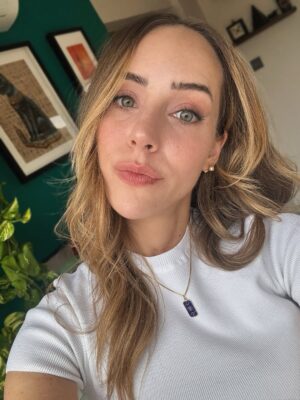 Melisa Akman Instagram - ✨ hi there im using instagram 🐥

Ayrıca kolyeme çok kalp @atelier.manje

#reklam