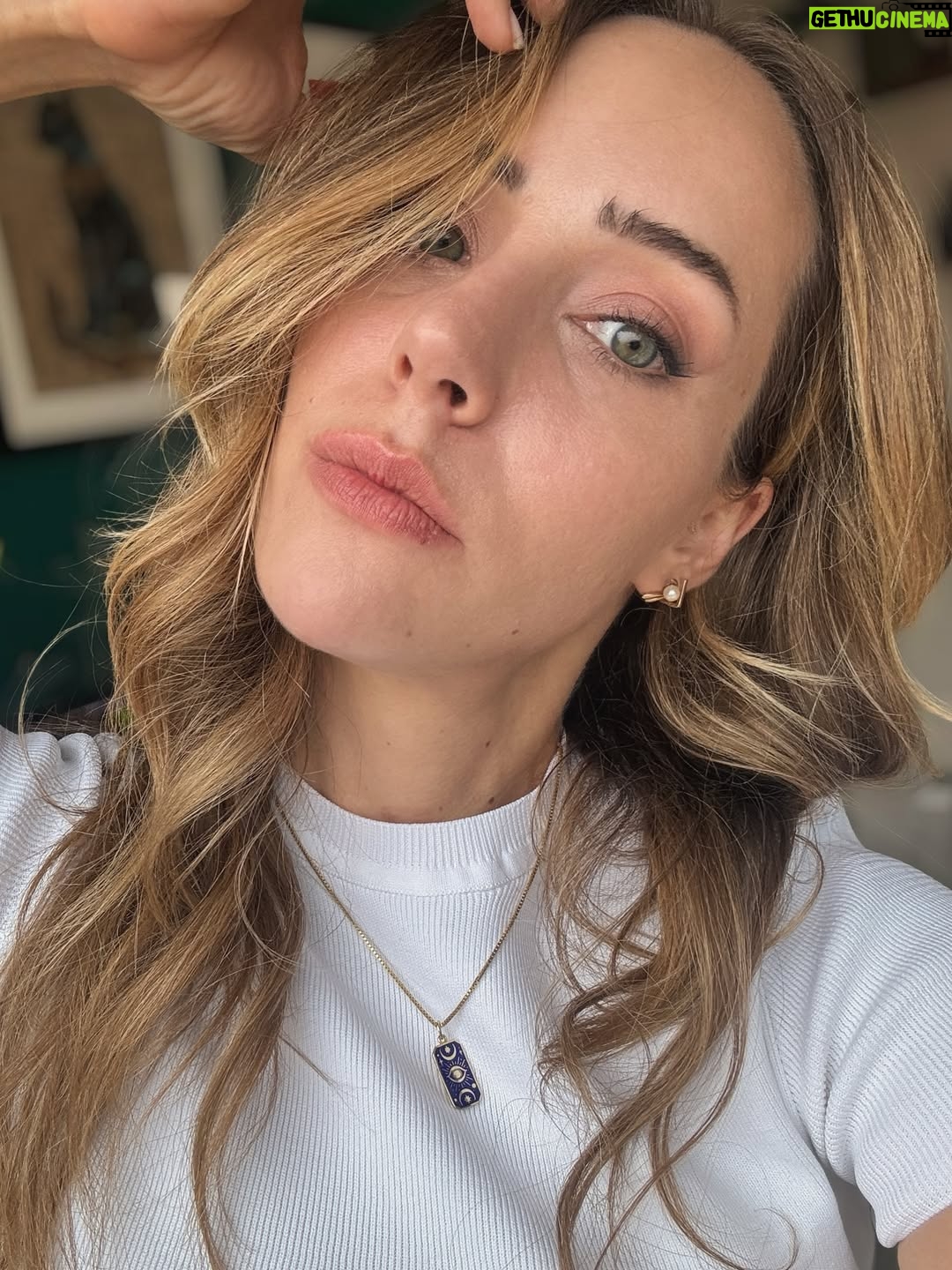 Melisa Akman - 9.9K Likes - ✨ hi there im using instagram 🐥

Ayrıca kolyeme çok kalp @atelier.manje

#reklam