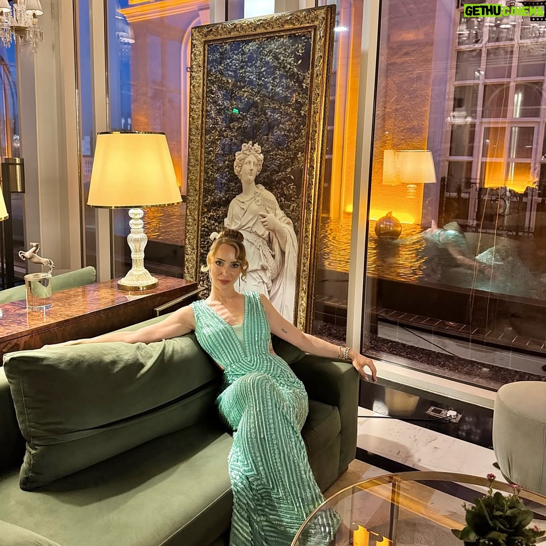 Melisa Akman - 7.9K Likes - Bu elbiseyi onurlandırmak istediğim bir post. ☺️✨