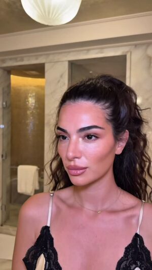 Melisa Aslı Yazıcı Instagram - You asked, I delivered: my make-up routine 💋