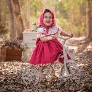 Melissa Klug Instagram - Gracias @monissimaatelier , @jennydelacruzfotografia y a @pasionporendulzar que hicieron posible esta sesión de fotos espectacular previos al cumpleaños de mi bebé 💝 Gracias por poner tanto amor, paciencia y dedicación en cada detalle !!! Lograron capturar no solo imágenes, sino la ternura, la alegría y la magia de esta etapa tan única. Gracias por regalarnos recuerdos que quedarán guardados para toda la vida …
A días de cumplir 2 añitos mi Cayetana hermosa te amo ❤️