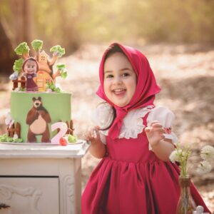 Melissa Klug Instagram - Gracias @monissimaatelier , @jennydelacruzfotografia y a @pasionporendulzar que hicieron posible esta sesión de fotos espectacular previos al cumpleaños de mi bebé 💝 Gracias por poner tanto amor, paciencia y dedicación en cada detalle !!! Lograron capturar no solo imágenes, sino la ternura, la alegría y la magia de esta etapa tan única. Gracias por regalarnos recuerdos que quedarán guardados para toda la vida …
A días de cumplir 2 añitos mi Cayetana hermosa te amo ❤️