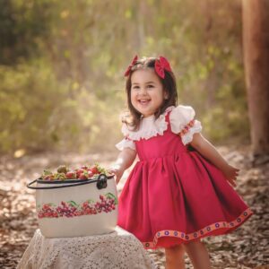Melissa Klug Instagram - Gracias @monissimaatelier , @jennydelacruzfotografia y a @pasionporendulzar que hicieron posible esta sesión de fotos espectacular previos al cumpleaños de mi bebé 💝 Gracias por poner tanto amor, paciencia y dedicación en cada detalle !!! Lograron capturar no solo imágenes, sino la ternura, la alegría y la magia de esta etapa tan única. Gracias por regalarnos recuerdos que quedarán guardados para toda la vida …
A días de cumplir 2 añitos mi Cayetana hermosa te amo ❤️