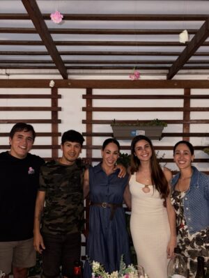 Melissa Loza Instagram - Aún en momentos difíciles, el amor sostiene.
Compartir tus 24 fue un regalo.
Te amo, hija.♥️✨
@flaviaramosloza_ 

#hastaelinfinitoymasalla💫