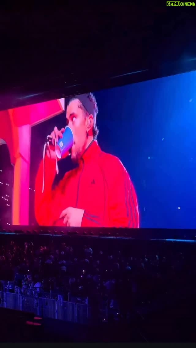 Melissa Paredes - 6.8K Likes - ESTE FUE UN MOMENTO MÁGICO junto a mi esposa disfrutando con nuestro artista favorito bailando cantando enserio lo disfrutamos al máximo yo veía la carita de felicidad de mi esposa y eso me ponía más feliz aún y Benito interactuando con nosotros mirándonos a cada rato sonriendo con nosotros ESTAMOS FELICES 🔥😎 @melissapareds 
@badbunnypr