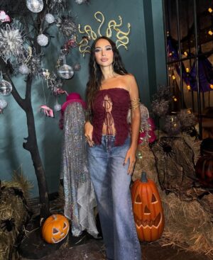 Menna Samaha Instagram - Halloween glam unlocked 🕸️✨
Makeup by @shotytmiex 
Hair by @mohamed_youssef_32 🎃💋