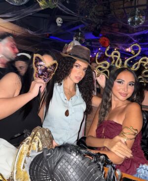 Menna Samaha Instagram - Halloween glam unlocked 🕸️✨
Makeup by @shotytmiex 
Hair by @mohamed_youssef_32 🎃💋