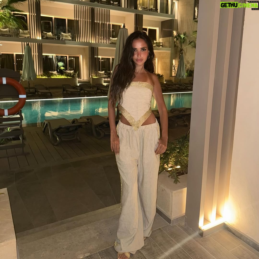 Menna Samaha - 11.4K Likes - @frillucairo girl 🦋🍭

#fashionblogger #fashion #fashionista