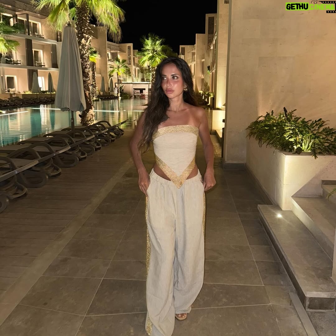 Menna Samaha - 11.4K Likes - @frillucairo girl 🦋🍭

#fashionblogger #fashion #fashionista
