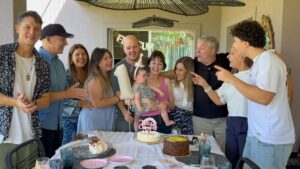 Mercedes Lambre Instagram - Feliz primer año de vida Elisita.
Tu familia te ama con todo su corazón 💗🦋🌸💞