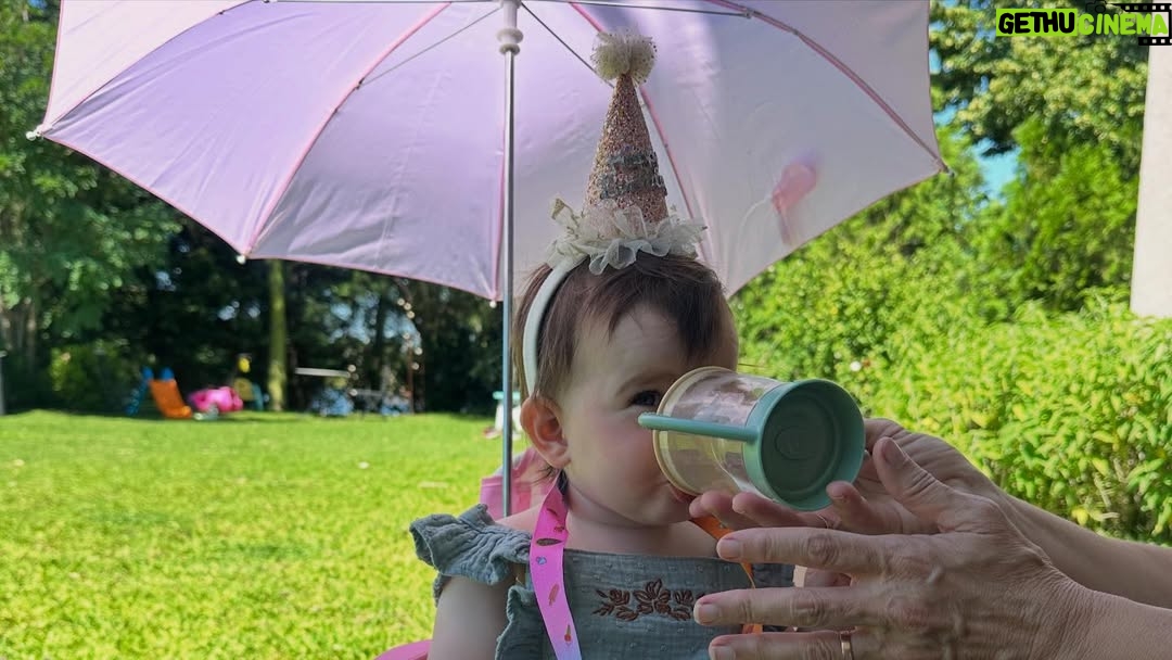 Mercedes Lambre - 65.6K Likes - Feliz primer año de vida Elisita.
Tu familia te ama con todo su corazón 💗🦋🌸💞