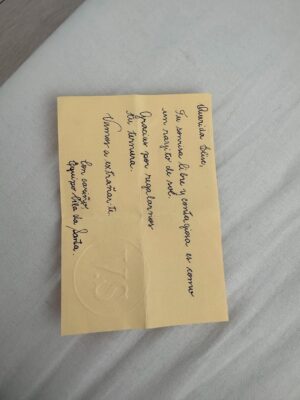Mercedes Lambre Instagram - Es demasiado el amor hija mía, todavía no sé si hay palabras ☀️ .
4. Una carta del personal del hotel al que fuimos, tu primera carta. Si, de un grupo de personas que ni siquiera conocíamos mucho, que no sabían nada de mí ni de nosotras, al que ya le regalaste todo el amor que vive en vos. Dios ✨