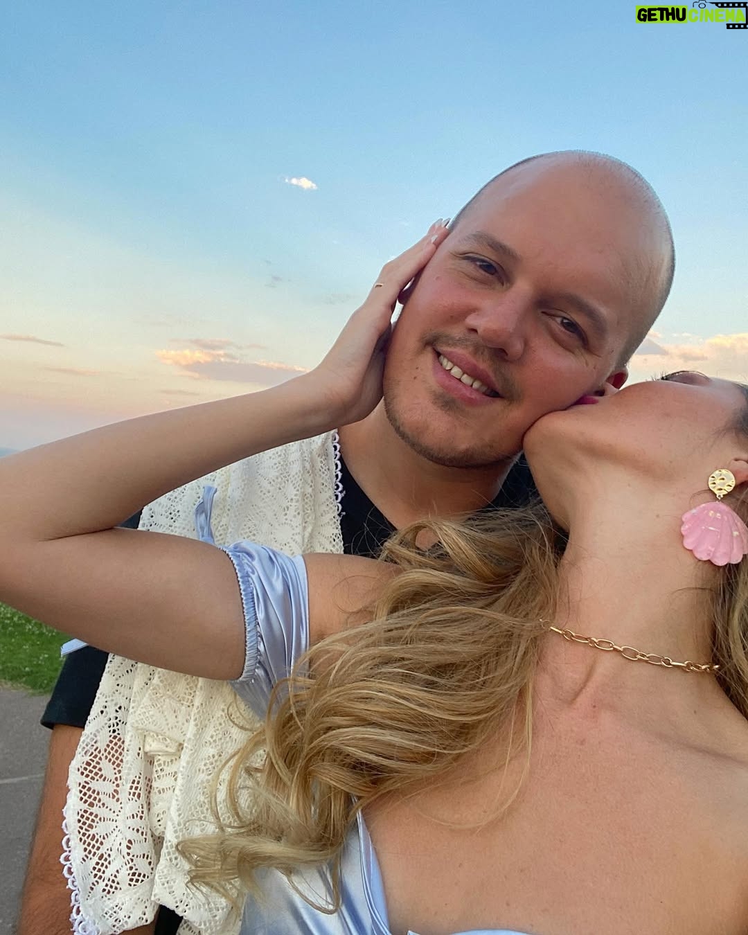 Mercedes Lambre - 78.6K Likes - Feliz San Valentín a mi esposo🤍 Gracias por hacer cada día de mi vida especial, traerme paz y amarme tan incondicionalmente . Sos el sueño más grande que tuve. Mi sueño más precioso cumplido. Te amo ❤️