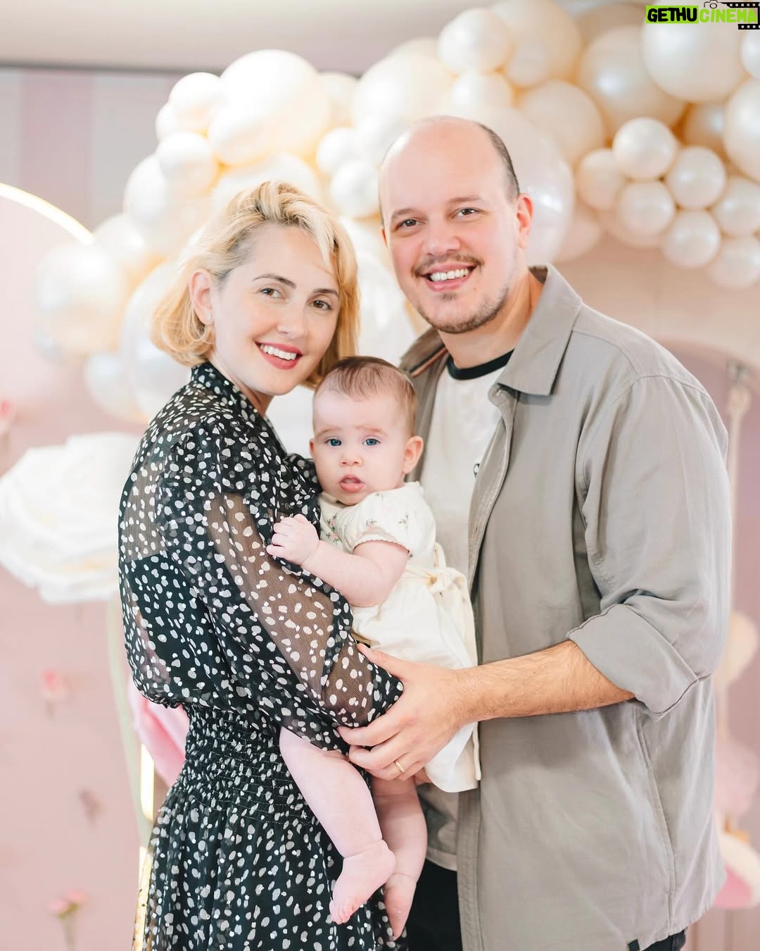 Mercedes Lambre - 90.4K Likes - Felices 6 meses de vida hija mía. ✨🌙.
Es un privilegio para nosotros poder acompañarte y que compartamos la vida.🌟
Mamá, Papá y toda tu Familia te amamos mucho 🧸💘💕✨.
Que Dios te bendiga siempre 🤍