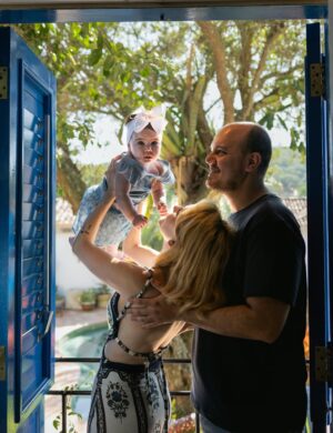 Mercedes Lambre Instagram - Felices 8 meses amor de nuestra vida. 
Llegaste para cambiarlo todo 🌙✨💕🏝️.
Gracias por hacernos tan Feliz Elise 🤍