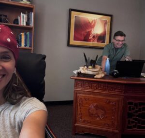Mercedes Mason Instagram - If you know, you KNOW. 😉🤫🤯

Just brain mapping with one of my favorite smarties: Dr. Jeff Tarrant from @psychicmindscience and @thetelepathytapes fame.
@neuromeditationinstitute 

#DrJeffTarrant
#TheTelepathyTapes 
#BrainMapping