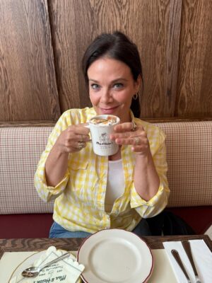 Meredith Salenger Instagram - Opening Day* deliciousness at our dear friend’s new amazing diner, @maxandhelens! Congratulations to @phil.rosenthal @lilyrosenthal @chefmasonroyal @monicahoranrosenthal @nancysilverton!!!! The hot chocolate will be everyone’s favorite! Perhaps VIRAL hot chocolate with lines out the door!!!! I’m predicting! Like @angelina_paris but with lily’s twist and Mason’s marshmallow fluff! And if you like a tuna melt… oh my lord! The best ever! And don’t even start with the maple butter waffle! Oh my goodness Yum upon Yum! Great vibe. Love it. (*** opening day for friends and family. Official public opening is in two weeks)