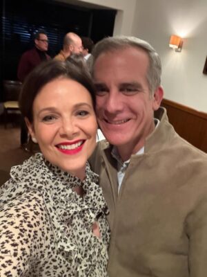Meredith Salenger Instagram - We are so lucky to have so many incredible Democrats fighting for the future of America. Most exceptional among them is the brilliant, thoughtful and eloquent @pete.buttigieg who I had the distinct honor of joining for dinner along with my inspiring dear friend @ericgarcetti. Also, it was such a special treat to meet the very brave and courageous @alexander_s_vindman! We have such a bright future ahead of us. We just have to make sure everyone actually gets to the polls and votes in the midterms and beyond and always. Everyone has to understand their civic duty to make this world a better place. We have so many wonderful people who can lead us. We just have to get them in office. This is just in general!