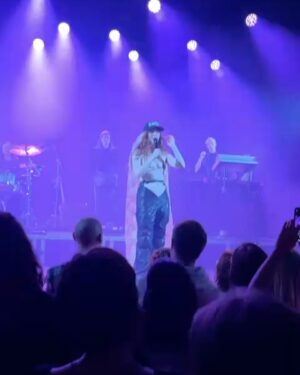Merel Baldé Instagram - GENTEKINDEREN VAN ME! We speelden de laatste show met Herbie 🦈, gaven een preview van mijn nieuwe plaat, stelden jullie voor aan @teusrdmn die gitaar bij ons komt spelen en sloten samen het jaar af. Dank jullie wel en fijne..(laatste slide) I ❤️ you
Foto’s @claudiagldntps
Costume Design & Styling @nn_nickynina
En de rest van het teampje ❤️❤️❤️ @deshdrums #milanozonderinsta @erikvanzoelen @lucaspostt @ikevbergen @wout.panis @gooselighting @rogofta
En thanks @viernulvier.gent en amazing @reindier__