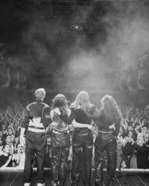 Merel Baldé Instagram - GENTEKINDEREN VAN ME! We speelden de laatste show met Herbie 🦈, gaven een preview van mijn nieuwe plaat, stelden jullie voor aan @teusrdmn die gitaar bij ons komt spelen en sloten samen het jaar af. Dank jullie wel en fijne..(laatste slide) I ❤️ you
Foto’s @claudiagldntps
Costume Design & Styling @nn_nickynina
En de rest van het teampje ❤️❤️❤️ @deshdrums #milanozonderinsta @erikvanzoelen @lucaspostt @ikevbergen @wout.panis @gooselighting @rogofta
En thanks @viernulvier.gent en amazing @reindier__