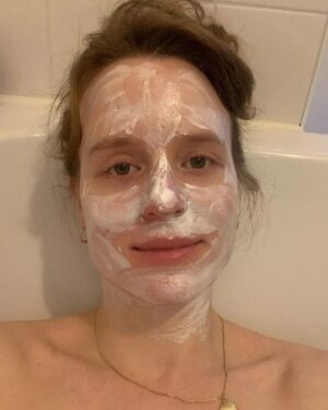 Merel Baldé Instagram - Ik schreef een nieuw Substack verhaal over mijn nieuwe single Skinroutine Bikinilijn die volgende week uitkomt. Hierbij wat fragmenten uit de substack met wat teasers en lees het hele verhaal via link in bio!