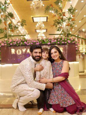 Meru Panwar Grover Instagram - Wedding season officially begins #matakichowki
Gorang’s outfit : @fashionterminalexclusive
Mua : @deekshachopra_makeovers
.
.
.
#wedding #weddingday #shaadiseason