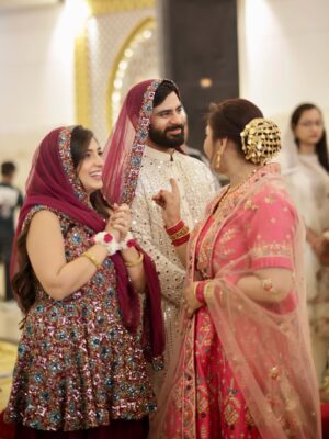 Meru Panwar Grover Instagram - Wedding season officially begins #matakichowki
Gorang’s outfit : @fashionterminalexclusive
Mua : @deekshachopra_makeovers
.
.
.
#wedding #weddingday #shaadiseason