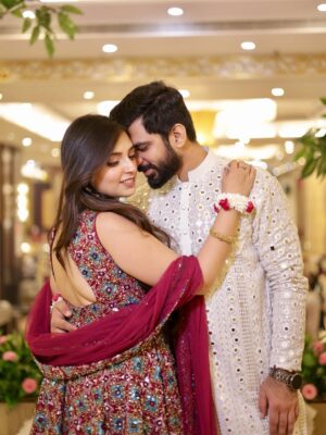 Meru Panwar Grover Instagram - Wedding season officially begins #matakichowki
Gorang’s outfit : @fashionterminalexclusive
Mua : @deekshachopra_makeovers
.
.
.
#wedding #weddingday #shaadiseason