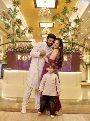 Meru Panwar Grover Instagram - Wedding season officially begins #matakichowki
Gorang’s outfit : @fashionterminalexclusive
Mua : @deekshachopra_makeovers
.
.
.
#wedding #weddingday #shaadiseason