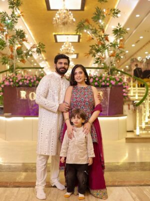 Meru Panwar Grover Instagram - Wedding season officially begins #matakichowki
Gorang’s outfit : @fashionterminalexclusive
Mua : @deekshachopra_makeovers
.
.
.
#wedding #weddingday #shaadiseason