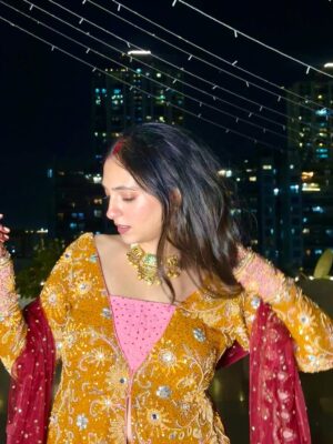 Meru Panwar Grover Instagram - Fasting for each other ♥️🥹🧿
Jewellery : @chinar_jewels
.
.
.
.
.
.
.
.
.
.
.
.
.
.
.
.
.
#merorang #karwachauthlook #karwachauthspecial #husbandwife