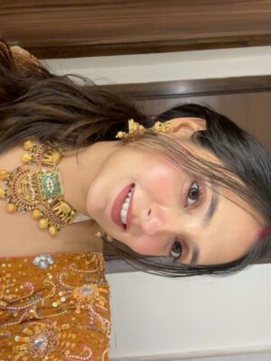 Meru Panwar Grover Instagram - Fasting for each other ♥️🥹🧿
Jewellery : @chinar_jewels
.
.
.
.
.
.
.
.
.
.
.
.
.
.
.
.
.
#merorang #karwachauthlook #karwachauthspecial #husbandwife