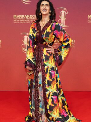 Meryem Zaïmi Instagram - Tradition en lumière sur le tapis rouge du FIFM ✨
Une tenue pensée par une grande créatrice de haute couture marocaine ✨, sublimée par des bijoux traditionnels réalisés avec un savoir-faire précieux✨.
Tenue : @maisonfatim
Bijoux : @bijouya_by_firdaous
📍 @marrakechfilmfestival
#caftan #caftan_marocain #traditional #morocco #marrakech