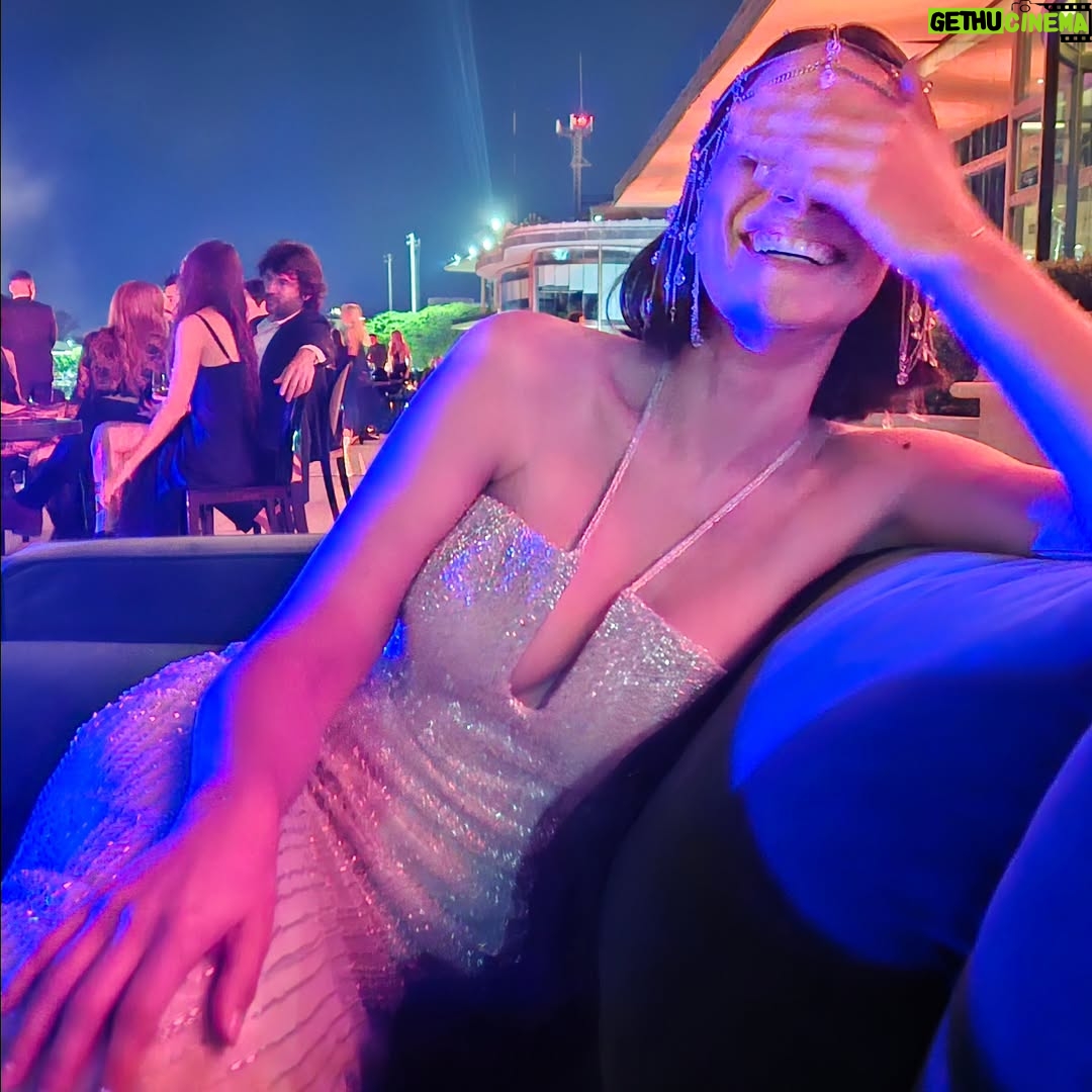 Micaela Riera - 2.6K Likes - -Una año más dando el presente en el #PrixBaronB 

-Un evento más que Emm y Val me confían sus diseños de @sylvieburstin .Siempre me siento una princesa con ustedes. Las quiero!

-Esta vez se unió al equipo un emprendimiento que hace mucho 
quería incorporar @annamolly.objetos que hizo en tiempo récord el fascinator y el clatch. 
<También me presto un anillo suyo muy preciado y yo lo perdí. No saben lo mal que me siento. No quiere que se lo reembolse, así que vayan a seguirla que hace cosas hermosas.>

-Como si tuviésemos telepatía me escribió @agosrimolo.makeup y se vino desde La Plata, una vez más, para ayudarme a acomodar esta cara y pelo. La última foto es para demostrar lo que duró el make up. 👀 Sos un ser de luz, gracias.

-Y como siempre mi amiga personal @toficenturion que se supera con el estilismo cada evento que hacemos juntas. 

Son lo mas! Gracias!

Ahora quiero saber si a ustedes les gustó el look! ✨️💜

@baronbargentina 🥂🍾
