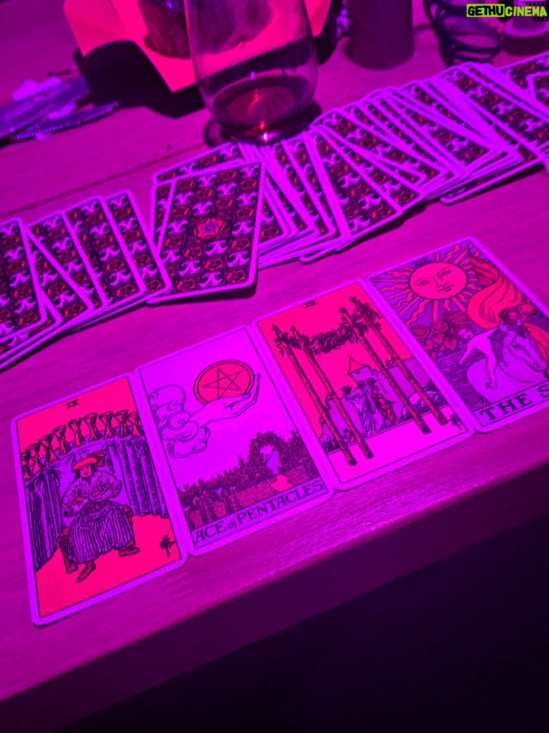 Micaela Riera - 1.6K Likes - Dump cumpleañero

-UnPasoUnaCagada arriba de la cama
-Soplada canceriana 🦀🌙
-El mejor compañero que existirá alguna vez
-Una tirada de cartas romántica
-3 deseos
-Mi descendencia, un tarotista, un metalero con gorro de unicornio.
- Check in @hiltonbuenosaires
-Mi primer desayuno con 34 años, muy tranqui
-Mi nueva roomate
-Los perros me hacen feliz, la gente no tanto.
-Siguen los festejos este viernes en Cerámica & Vino @micaceramica
-Yapa: la pieza que hice hoy en el taller de orfebreria 🤌🏻

Arranqué mi año con muchas sorpresas, besos, amor y risas. 

Gracias a todos por los saludos. 
No terminé de responderles, tardaré, pero lo haré.
Gracias, gracias, gracias ✨️