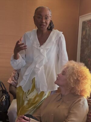 Michaela Angela Davis Instagram - and we gathered together in all her names. the legendary COB meeting celebrating tenderheaded: a memoir launch 1. surrounded in supreme sisterhood @glowmaven @lorrainewestjewelry @nikolehannahjones @mickalenethomas 2. Still growing in her light @iamsusanltaylor 3. All and always for @glittergrowsinbrooklyn 4. we saw his song #ashabandele looking @gordonchambers (sang) 5. The Essence of home 6. and the hot golden comb got herself an upgrade.